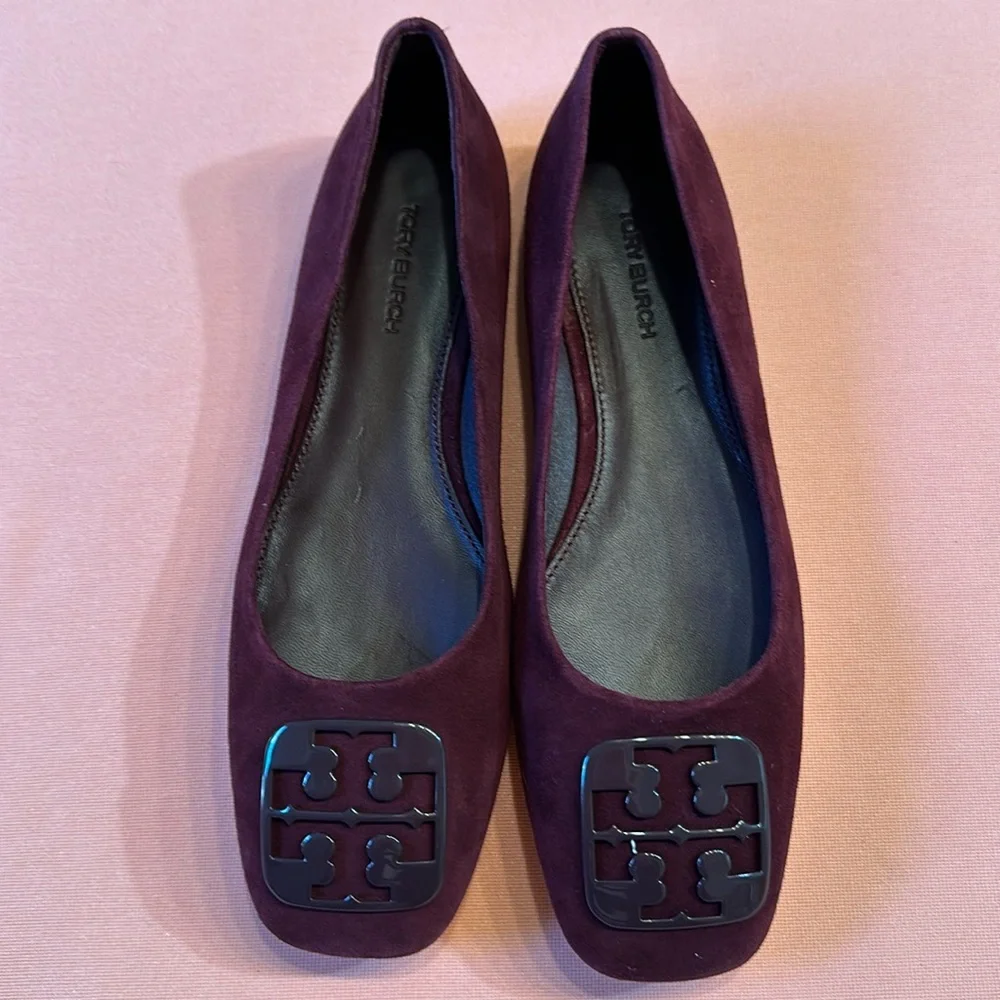 New Tory Burch Suede Flat Shoes. Size 6.